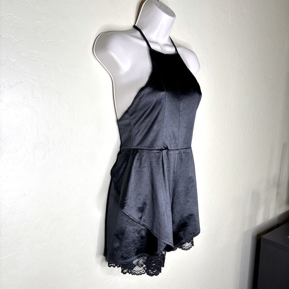 Lace Trim Satin Backless Romper Black S - Picture 5 of 10